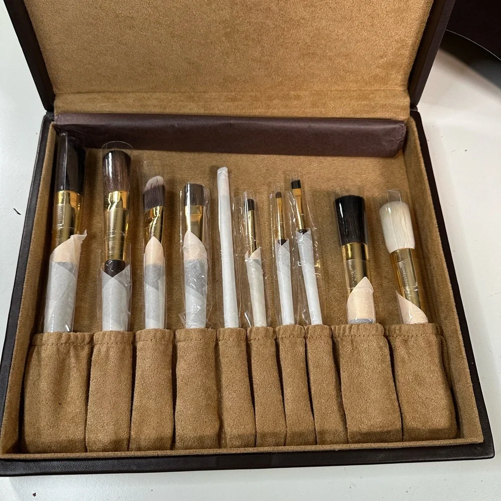 Bobbi Brown Luxe Brush Collection – Limited Edition – 24K Gold Accents